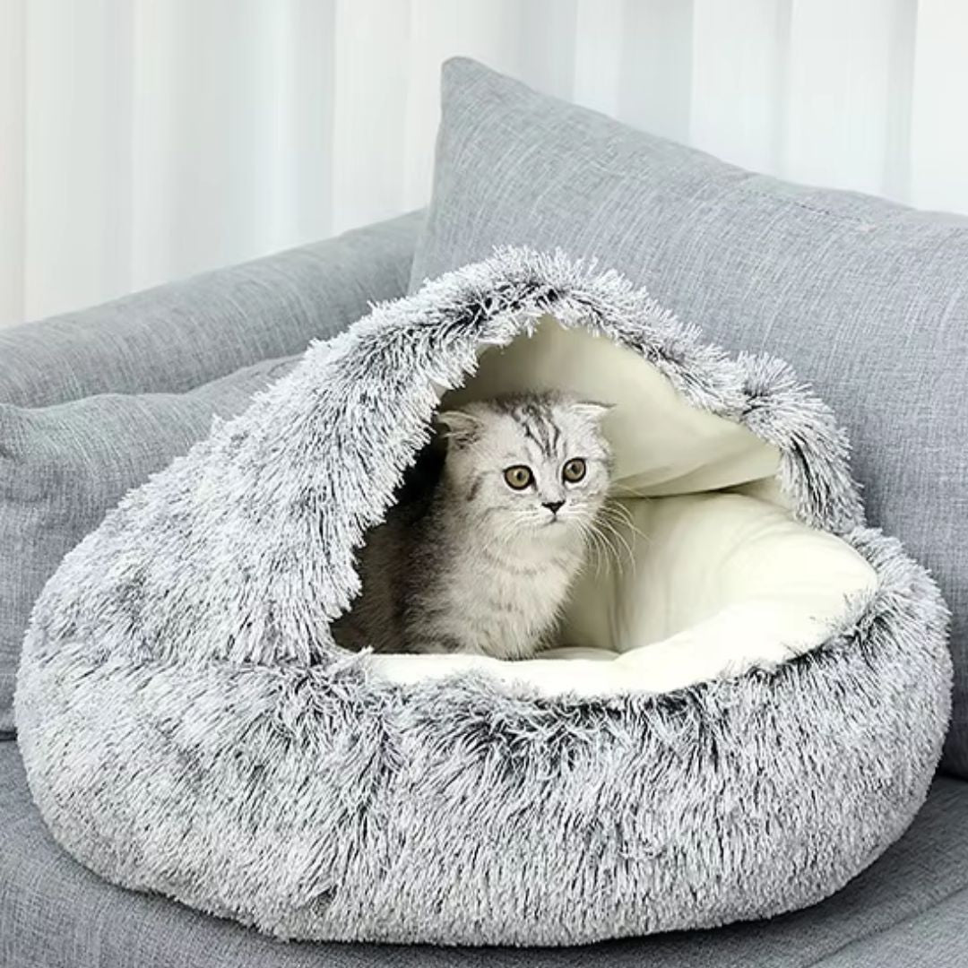 coussin pour chat gris avec un chat qui se cache dedans